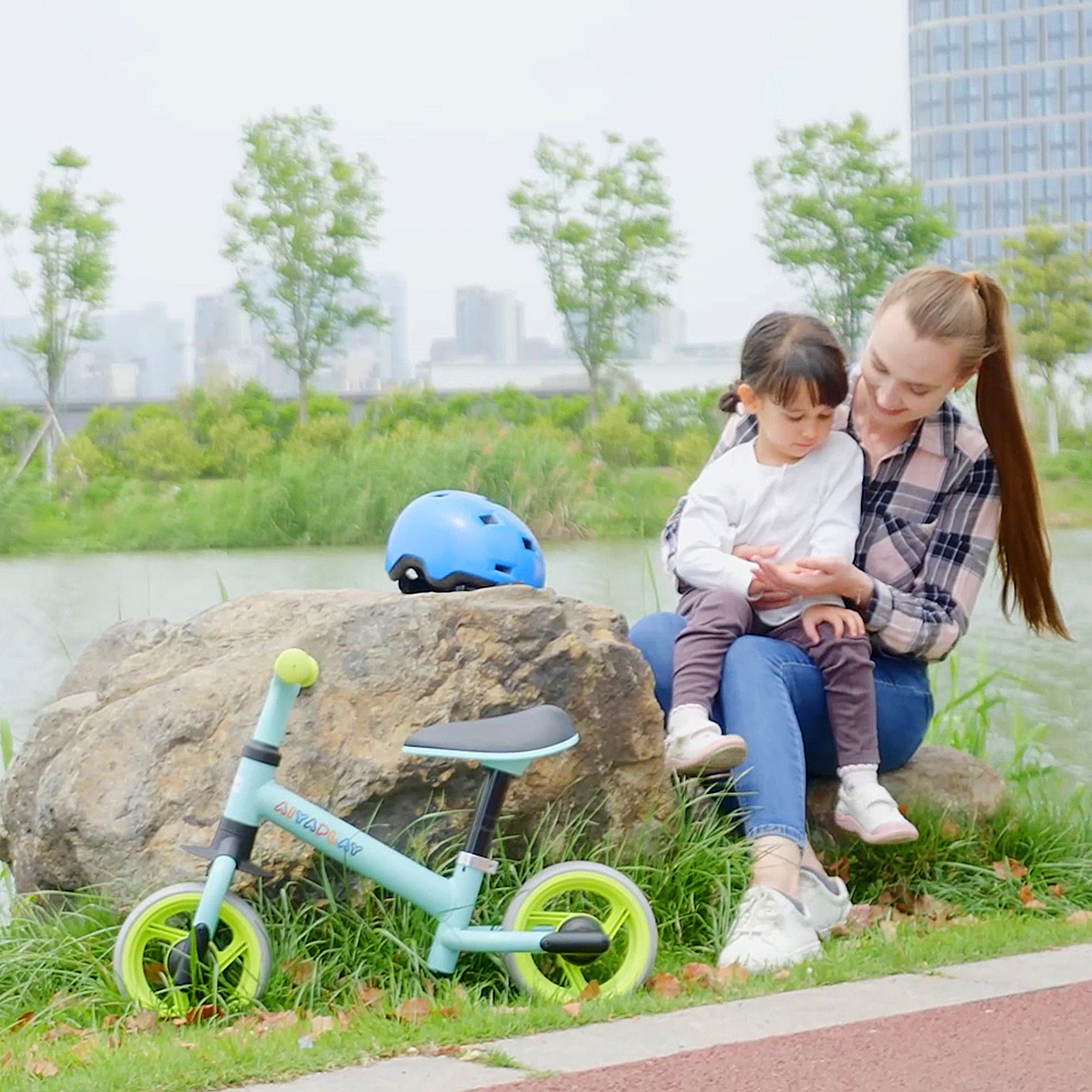 AIYAPLAY 8" Balance Bike, Lightweight Training Bike for Children, with Adjustable Seat, EVA Wheels, Easy installation - Green