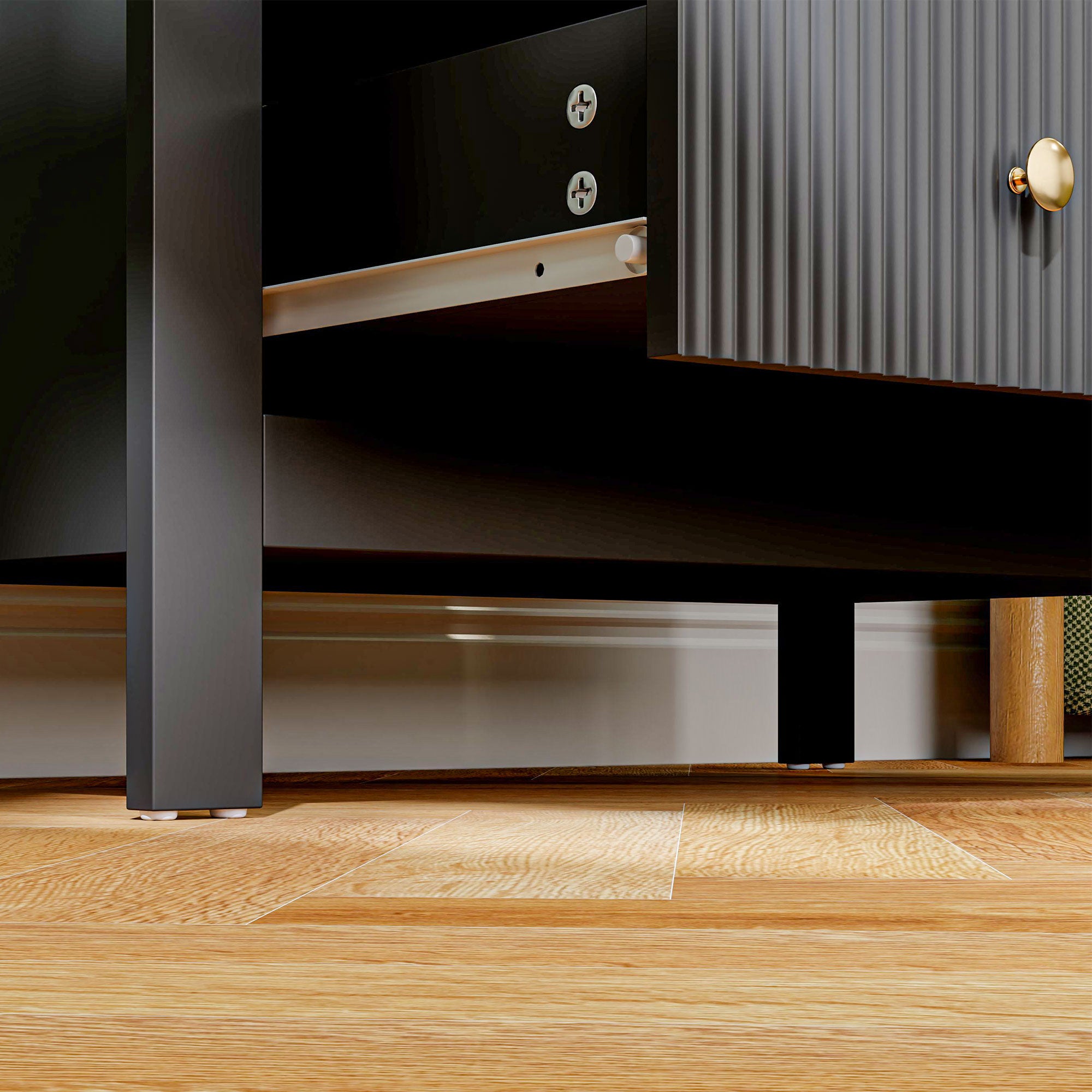 Elegant Chest of Five Drawers - Black