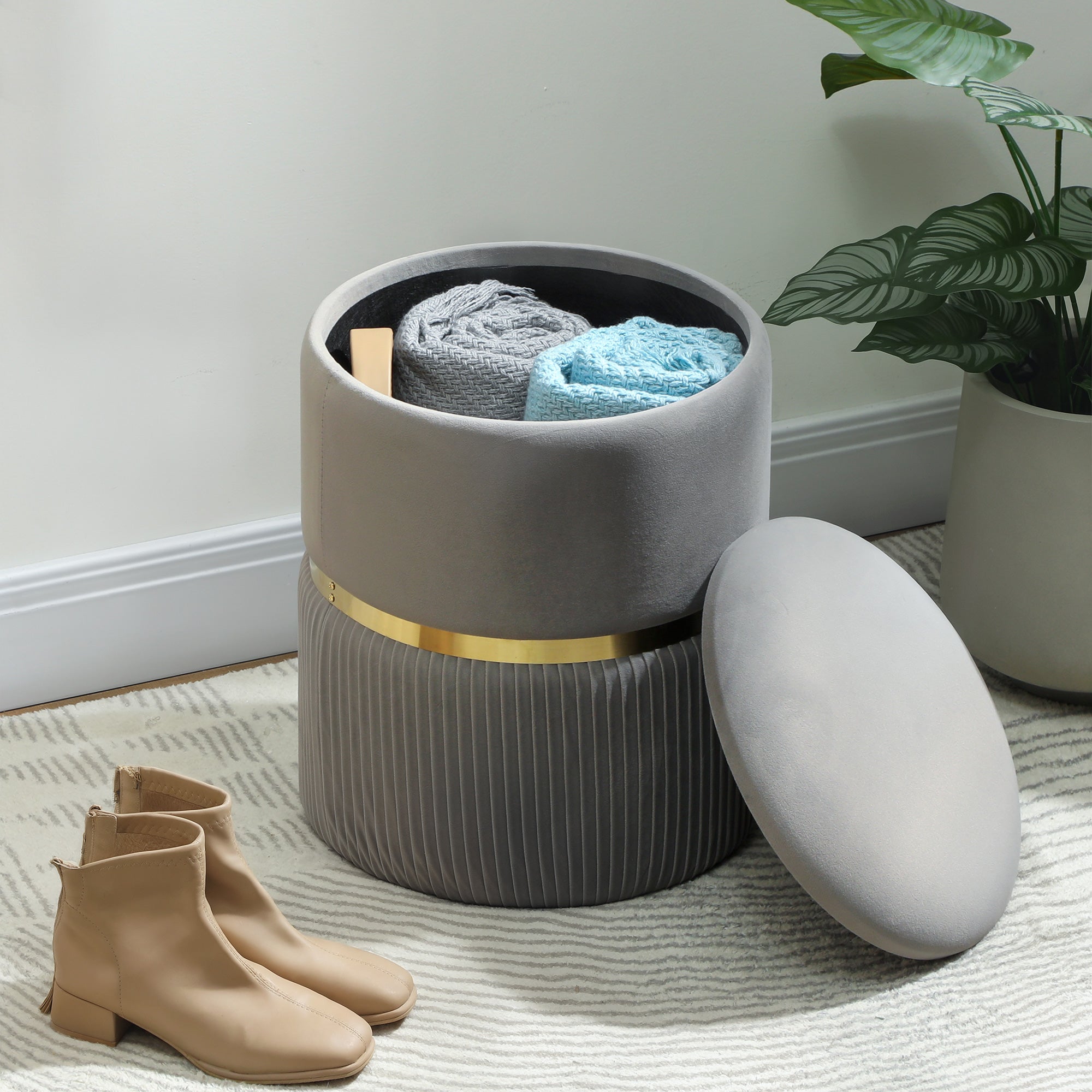 Fynco - Velvet-Feel Storage Ottoman - Light Grey