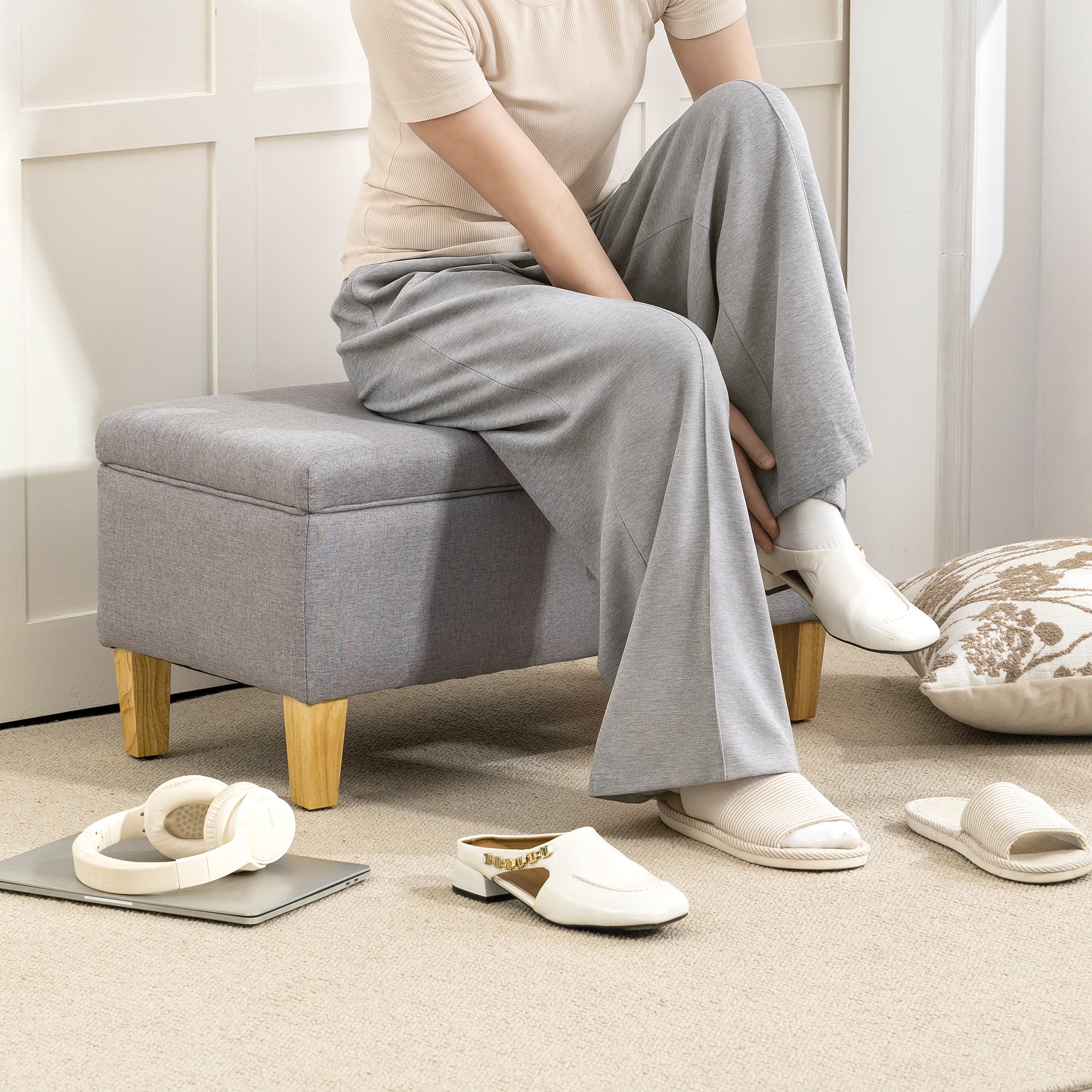 Fynco - 30L Linen Storage Ottoman Padded Footstool with Rubberwood Legs for Storage Box, Bed End, Shoe Bench, Seating, Light Grey