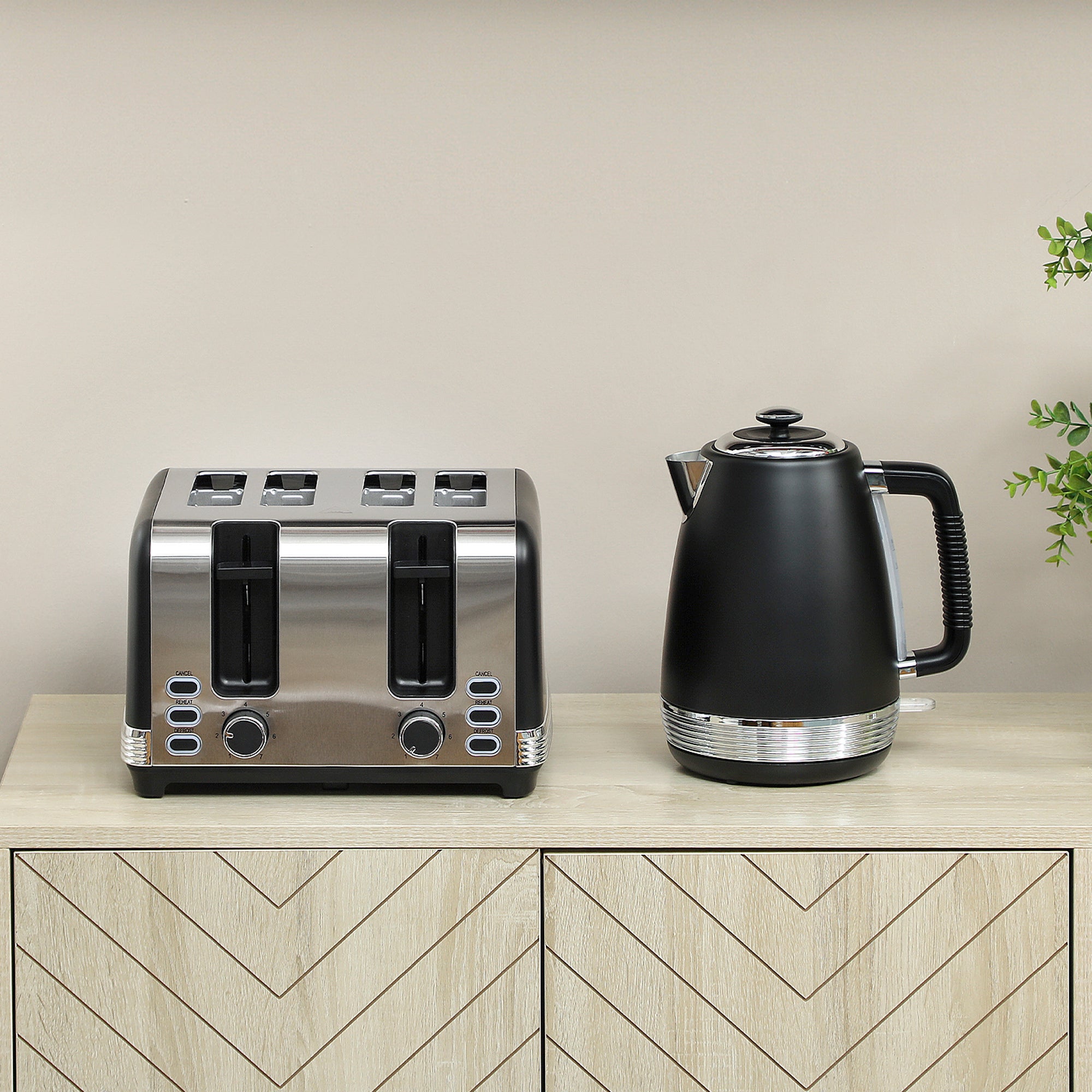 Stainless Steel Kettle and Toaster Set, 1.7L 3000W Rapid Boil Jug Kettle with UK Strix Thermostat, Limescale Filter, 4 Slice Toaster with 7 Browning Controls, Crumb Tray, Black and Silver Tone