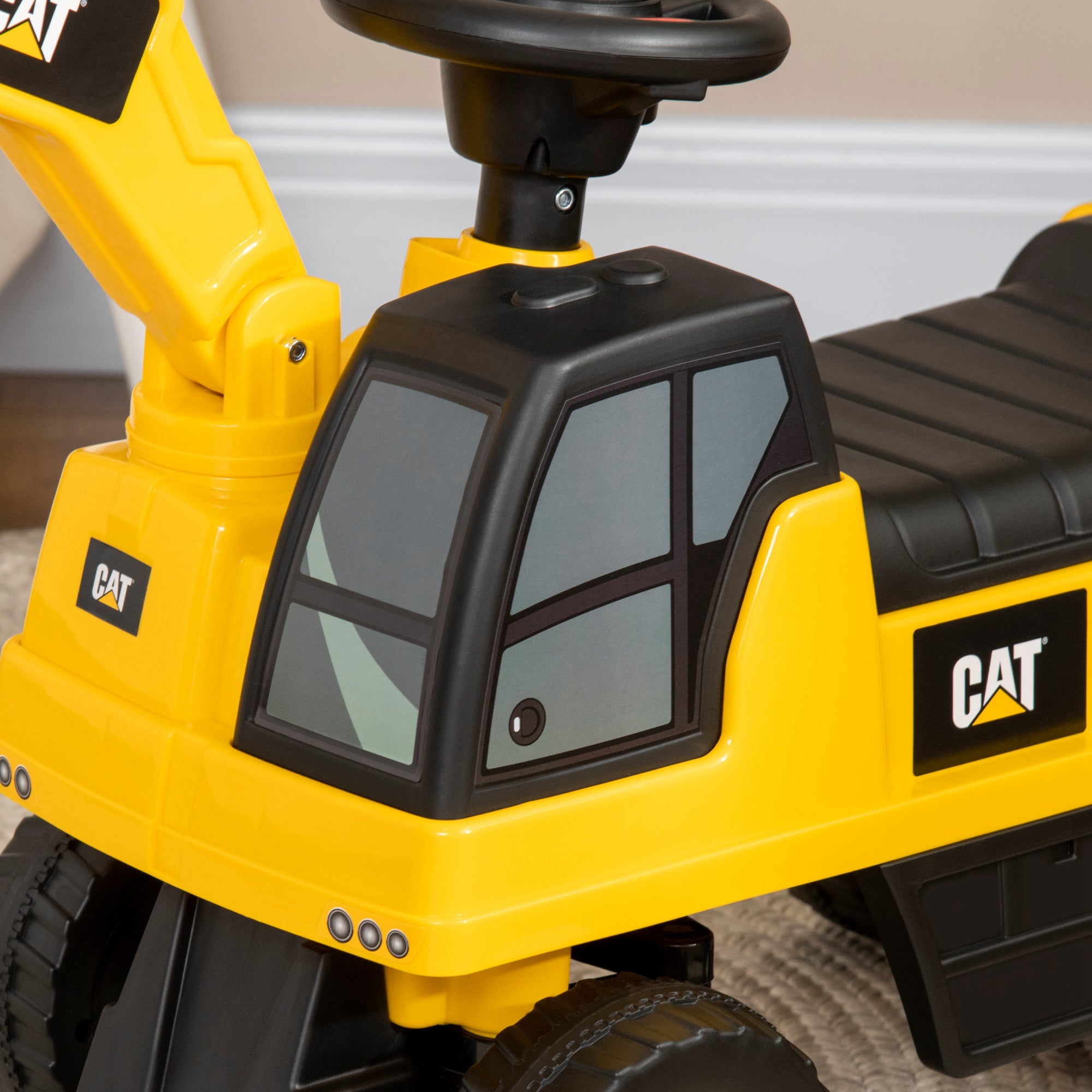 CAT Licensed Kids Ride on Digger Toddler Pretend Construction Play Toy Foot-To-Floor Ride-On Toy w/ Manual Shovel, Horn, Hidden Storage, for Ages 1-3 Years