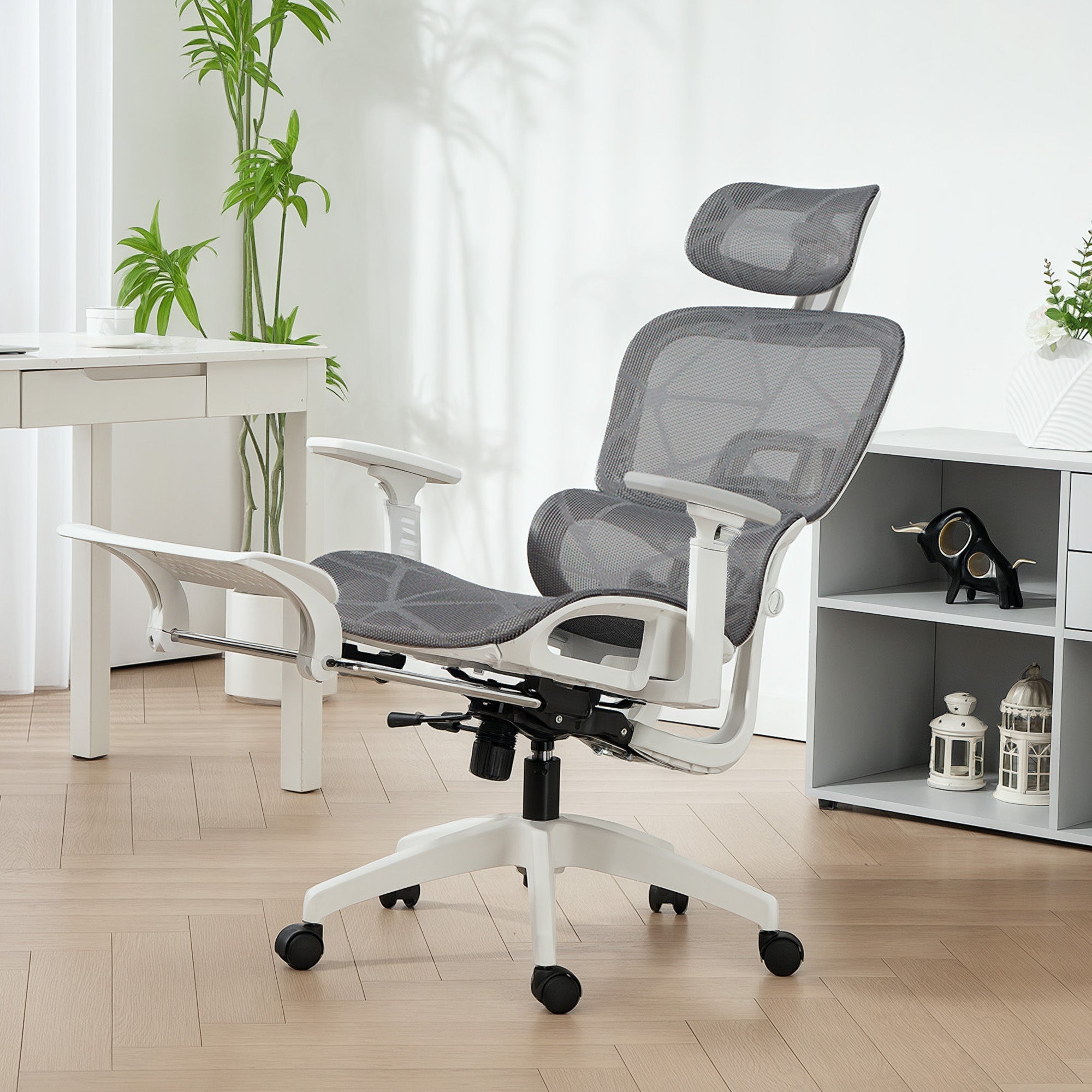 Fynco - Multi-Adjustable Mesh Office Chair - Grey and White